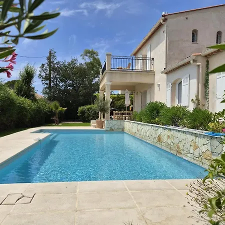 Βίλα 4 Bedrooms Pool Near Sea